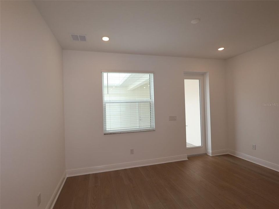 For Sale: $425,999 (3 beds, 2 baths, 1702 Square Feet)