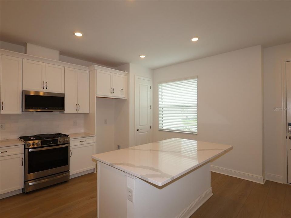 For Sale: $425,999 (3 beds, 2 baths, 1702 Square Feet)