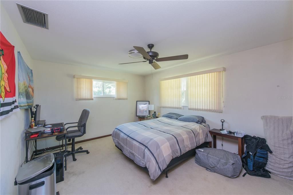 En Venta: $449,000 (3 camas, 3 baños, 2012 Pies cuadrados)