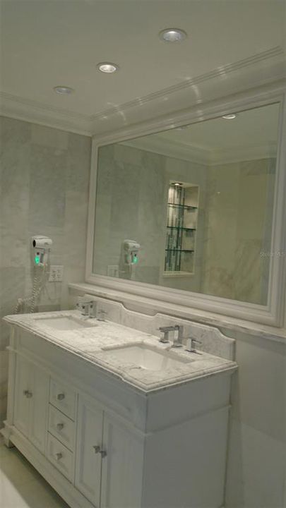For Rent: $2,195 (2 beds, 2 baths, 1300 Square Feet)