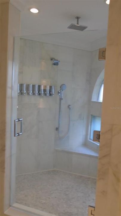 For Rent: $2,195 (2 beds, 2 baths, 1300 Square Feet)