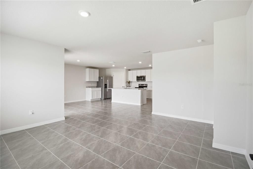 For Sale: $359,000 (4 beds, 2 baths, 1811 Square Feet)