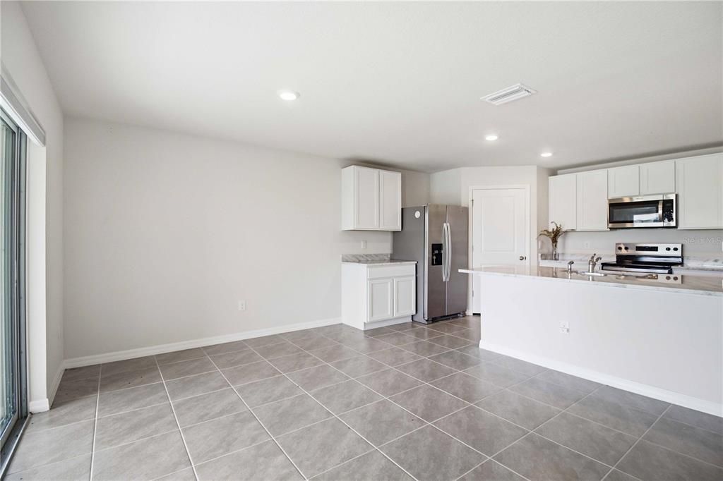 For Sale: $359,000 (4 beds, 2 baths, 1811 Square Feet)