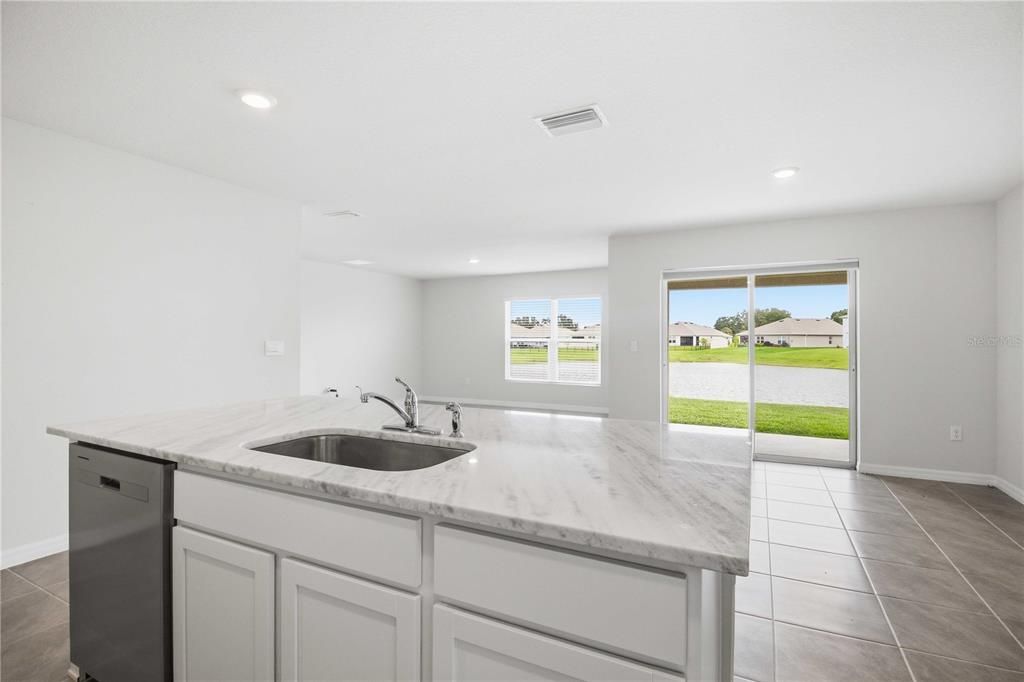 For Sale: $359,000 (4 beds, 2 baths, 1811 Square Feet)