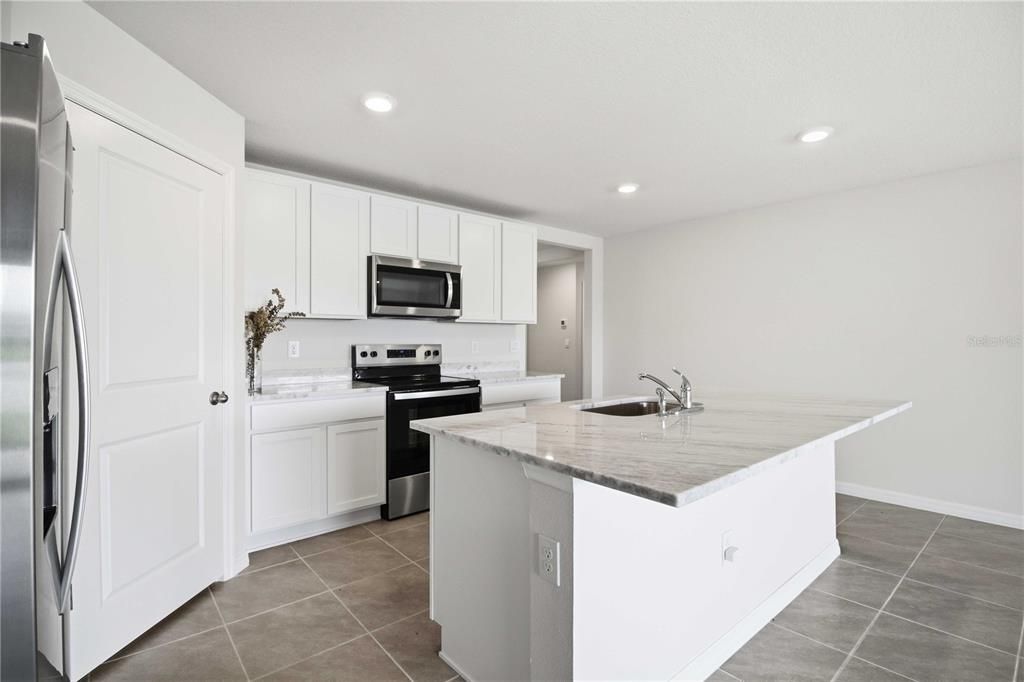 For Sale: $359,000 (4 beds, 2 baths, 1811 Square Feet)