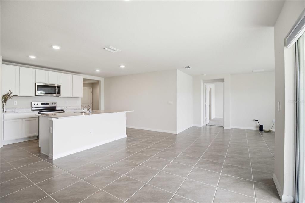 For Sale: $359,000 (4 beds, 2 baths, 1811 Square Feet)