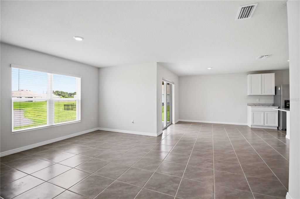 For Sale: $359,000 (4 beds, 2 baths, 1811 Square Feet)