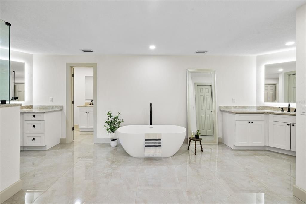 For Sale: $3,500,000 (5 beds, 5 baths, 5022 Square Feet)