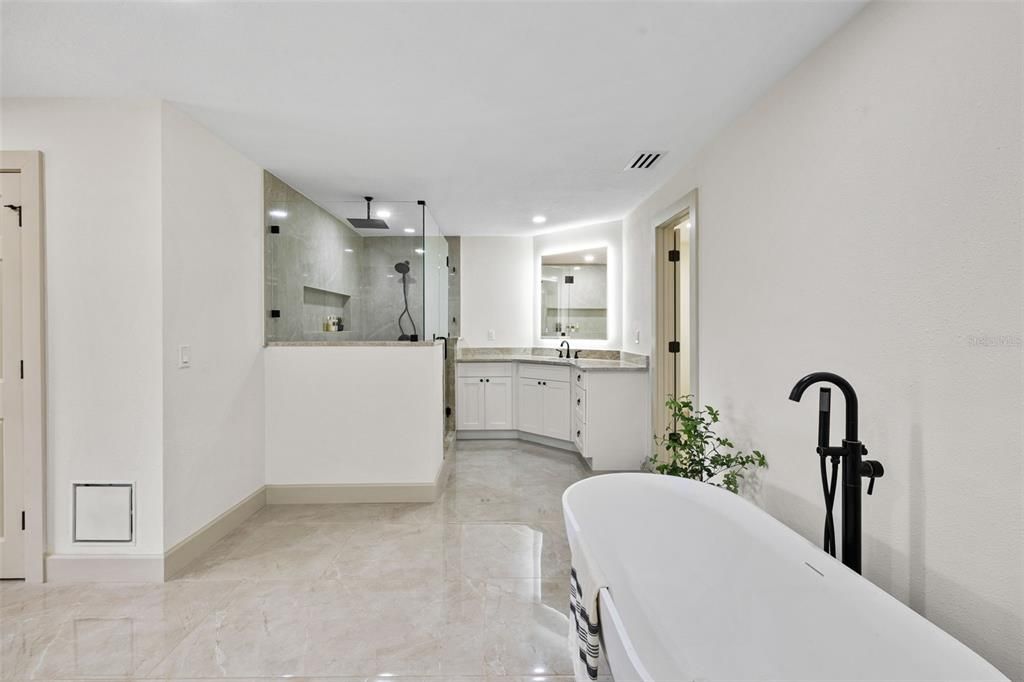 For Sale: $3,500,000 (5 beds, 5 baths, 5022 Square Feet)