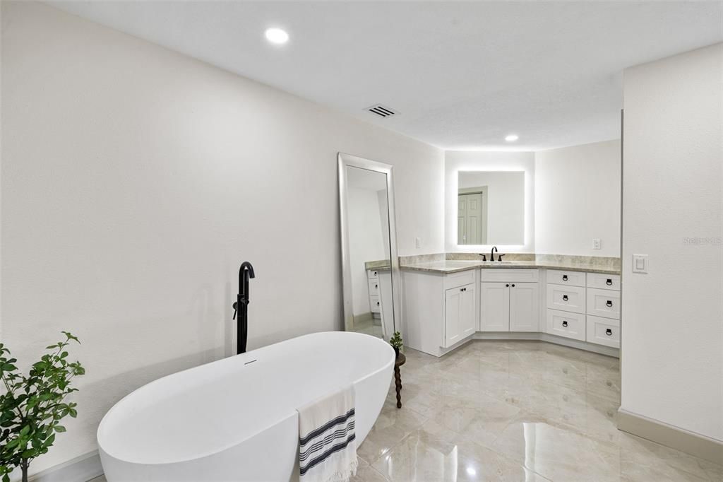 For Sale: $3,500,000 (5 beds, 5 baths, 5022 Square Feet)