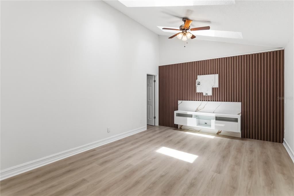 En Venta: $649,000 (4 camas, 2 baños, 1742 Pies cuadrados)