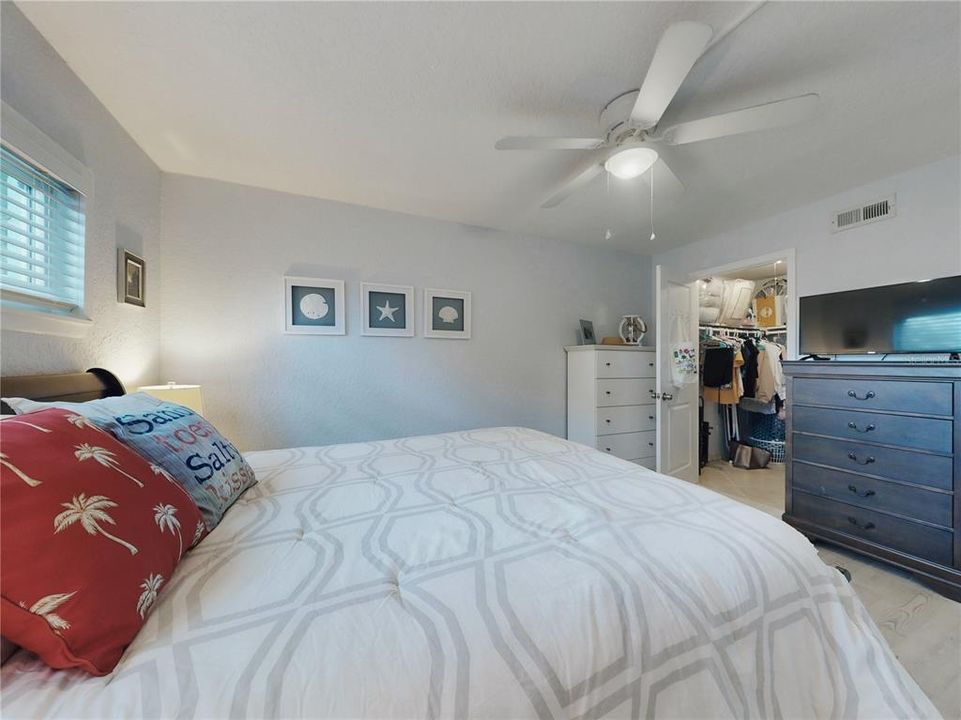 En Venta: $329,000 (2 camas, 1 baños, 840 Pies cuadrados)