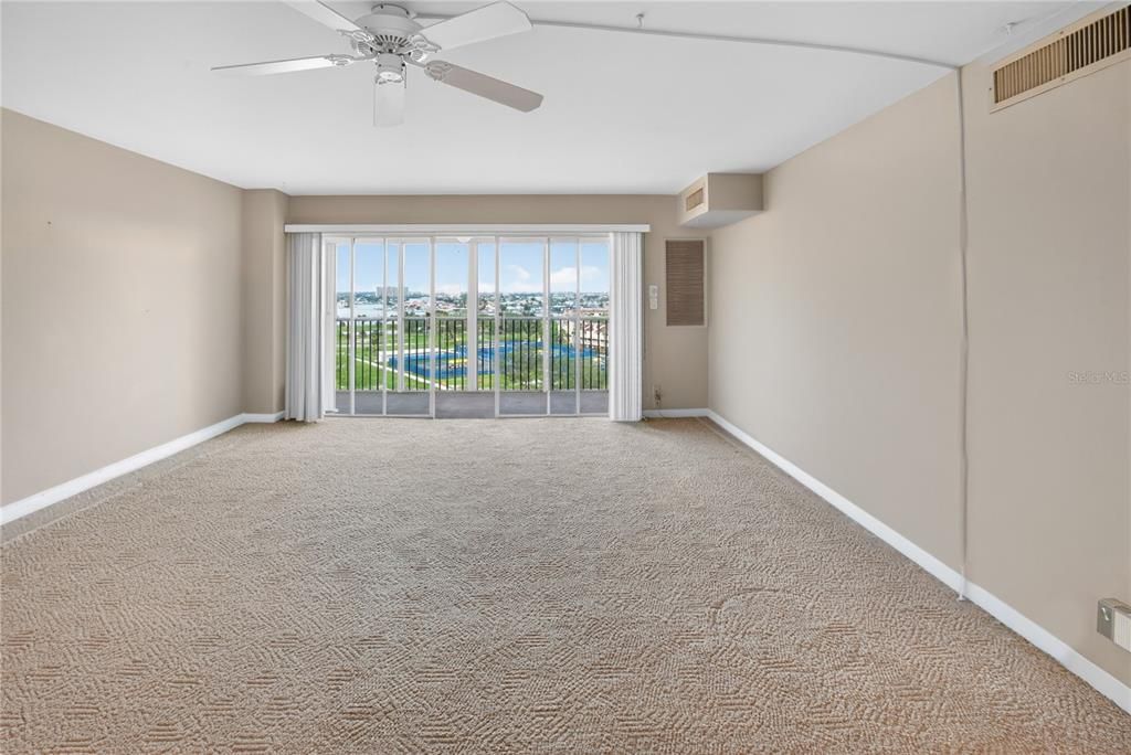 For Sale: $245,000 (1 beds, 1 baths, 865 Square Feet)