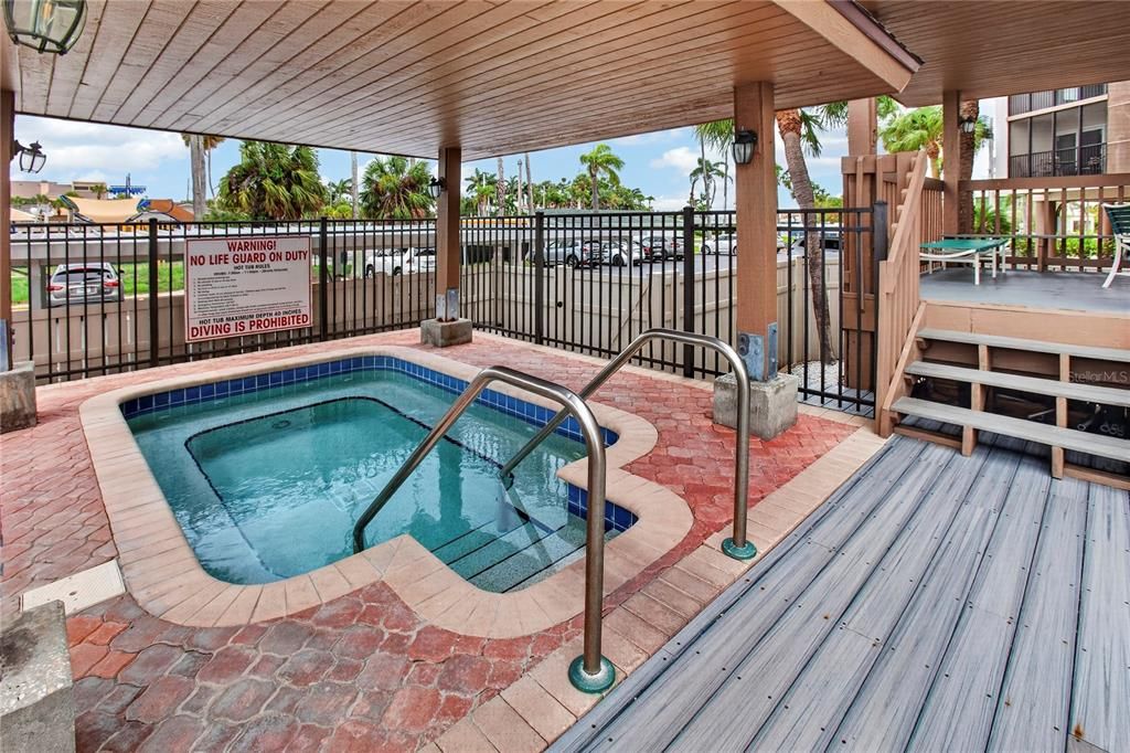 For Sale: $245,000 (1 beds, 1 baths, 865 Square Feet)