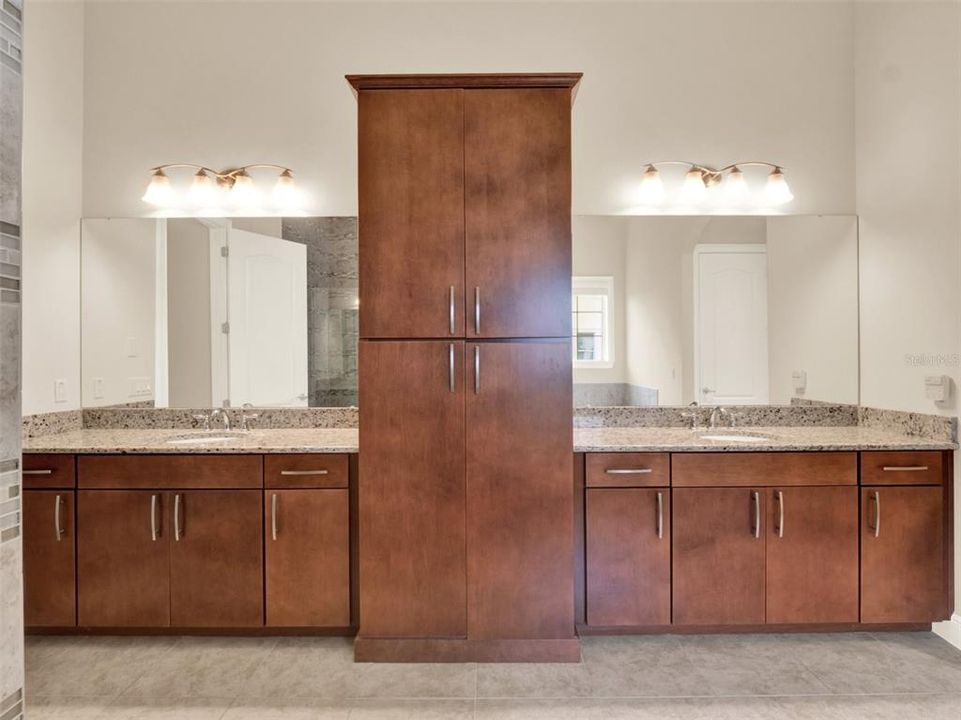 For Sale: $1,925,000 (5 beds, 5 baths, 5118 Square Feet)
