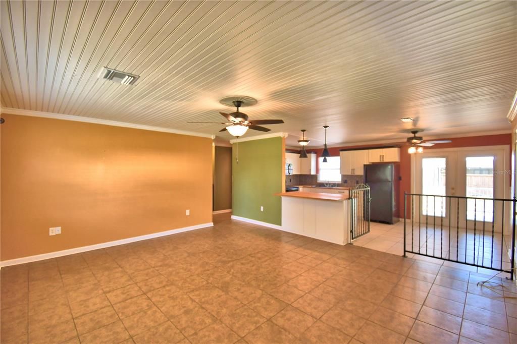 For Sale: $249,900 (3 beds, 1 baths, 1176 Square Feet)