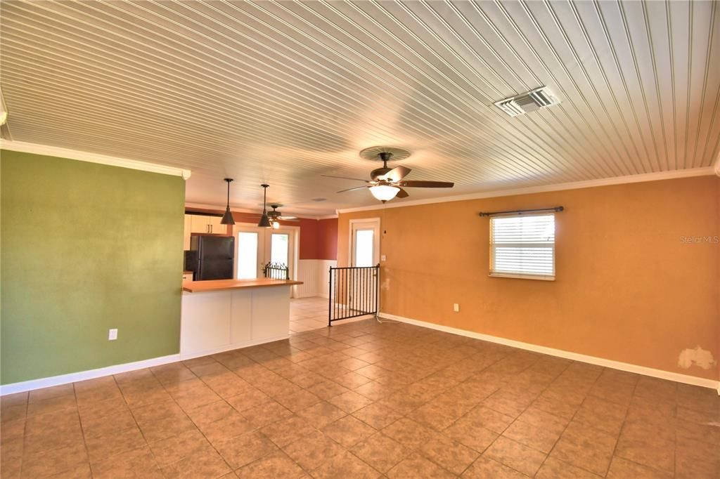 For Sale: $249,900 (3 beds, 1 baths, 1176 Square Feet)