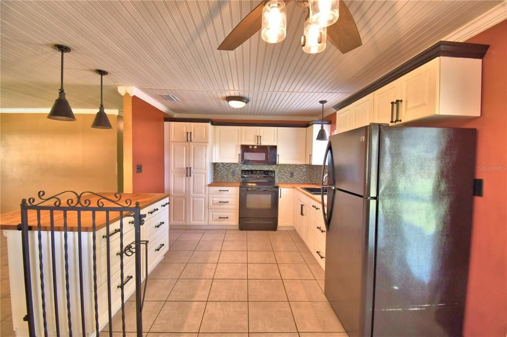 For Sale: $249,900 (3 beds, 1 baths, 1176 Square Feet)