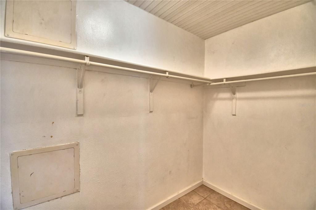 For Sale: $249,900 (3 beds, 1 baths, 1176 Square Feet)