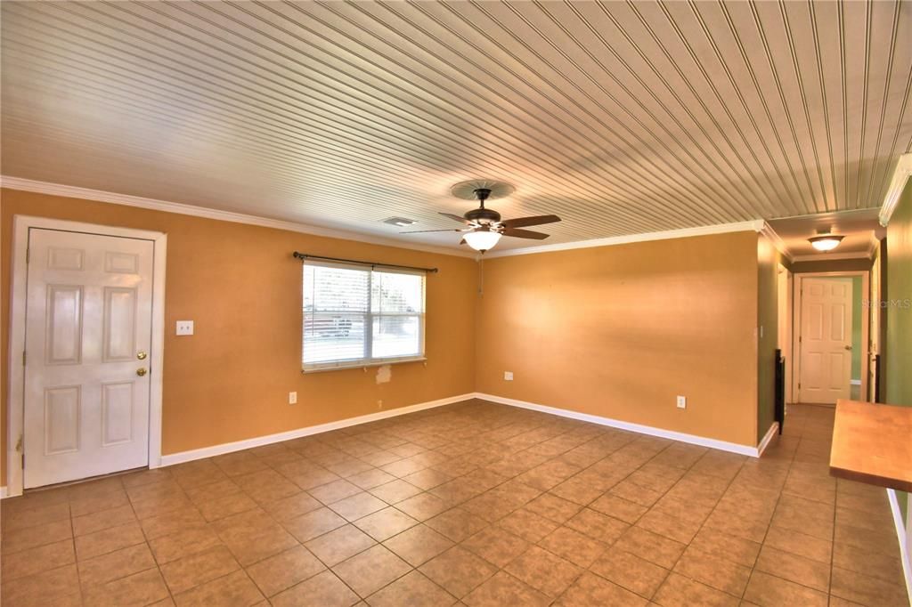 For Sale: $249,900 (3 beds, 1 baths, 1176 Square Feet)