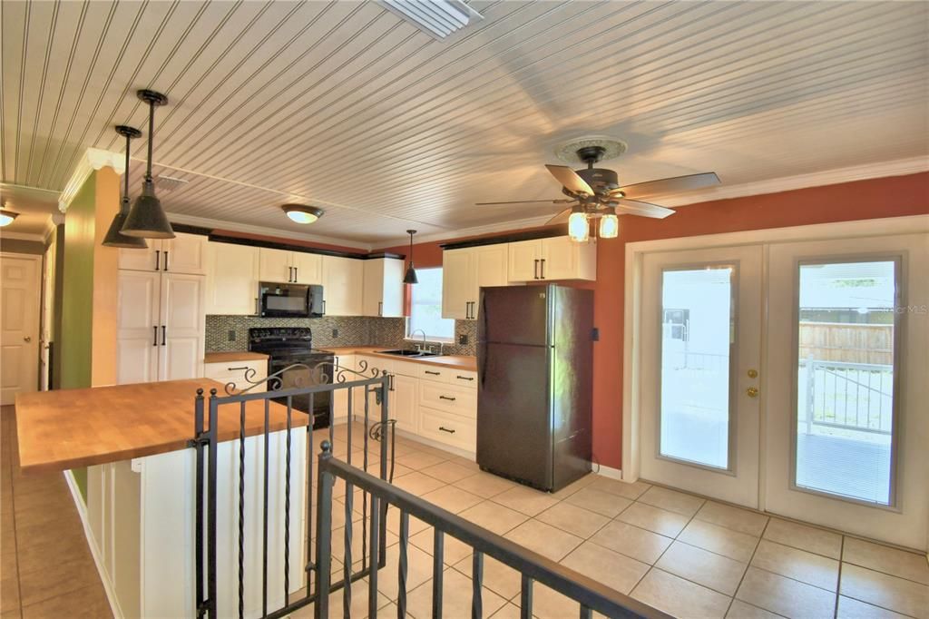 For Sale: $249,900 (3 beds, 1 baths, 1176 Square Feet)