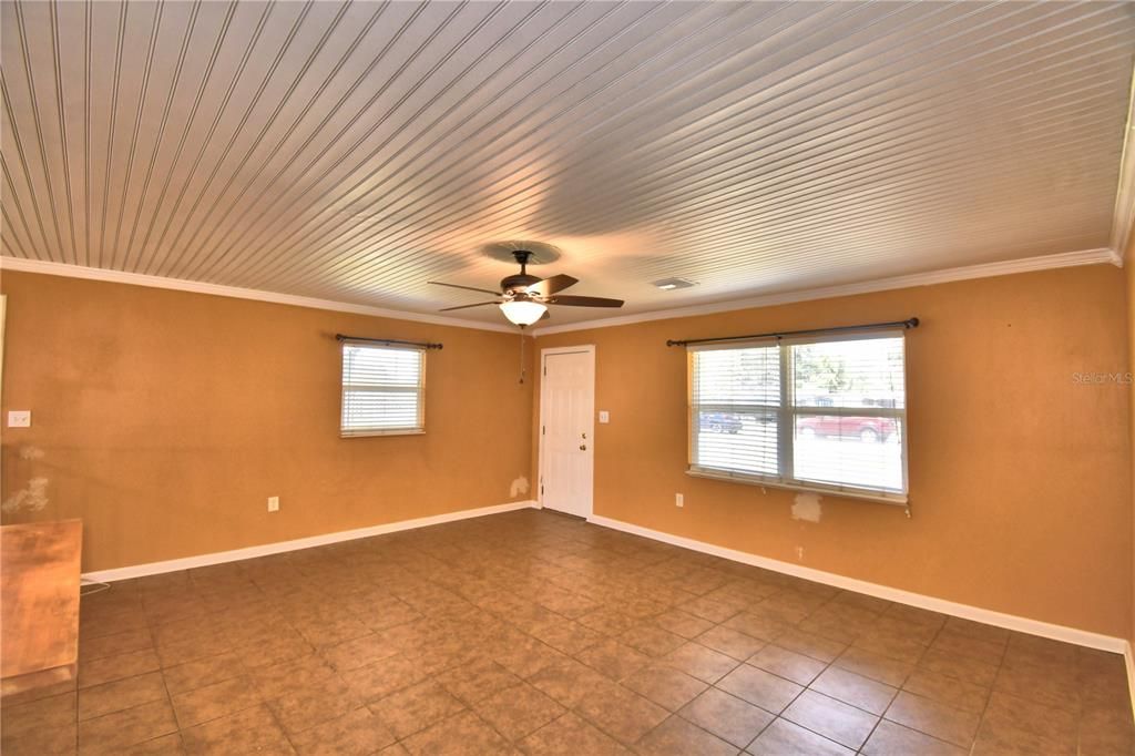 For Sale: $249,900 (3 beds, 1 baths, 1176 Square Feet)