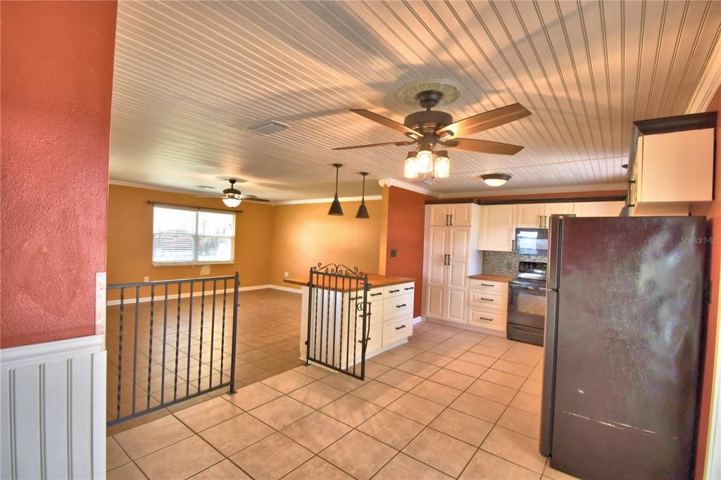 For Sale: $249,900 (3 beds, 1 baths, 1176 Square Feet)