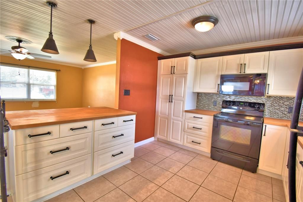 For Sale: $249,900 (3 beds, 1 baths, 1176 Square Feet)