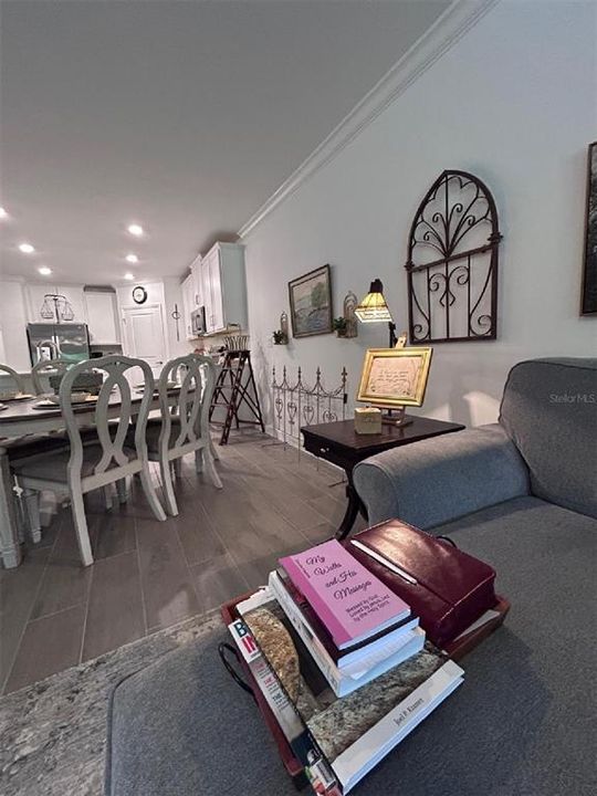 For Sale: $275,000 (2 beds, 2 baths, 1405 Square Feet)