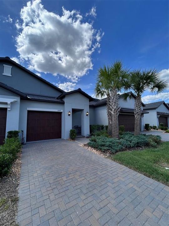 For Sale: $275,000 (2 beds, 2 baths, 1405 Square Feet)