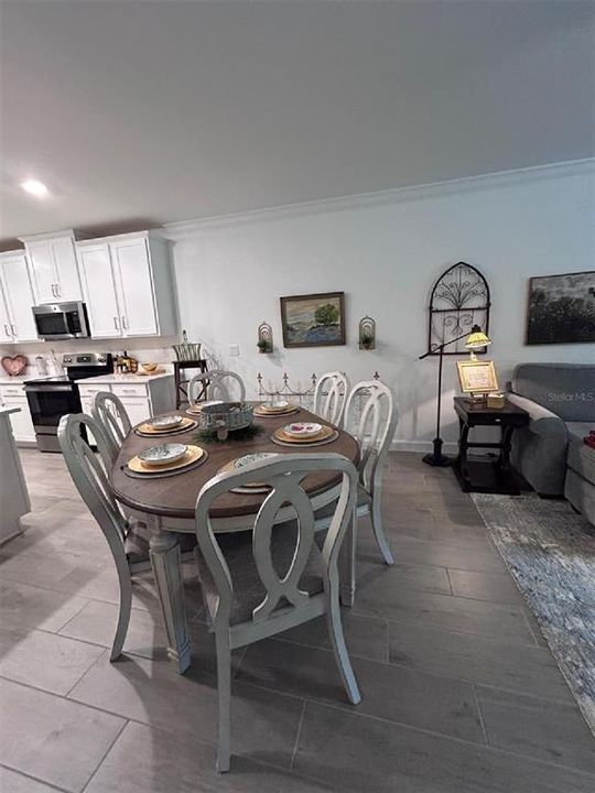For Sale: $275,000 (2 beds, 2 baths, 1405 Square Feet)