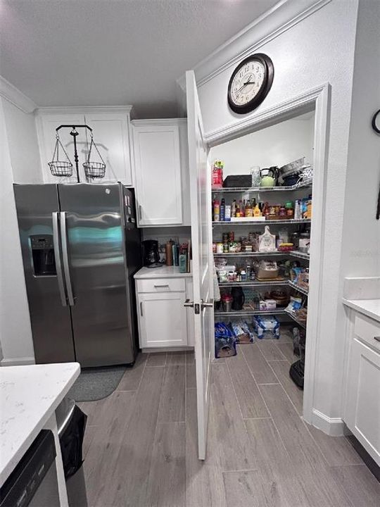 For Sale: $275,000 (2 beds, 2 baths, 1405 Square Feet)