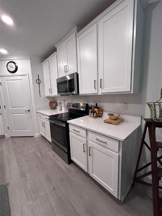 For Sale: $275,000 (2 beds, 2 baths, 1405 Square Feet)