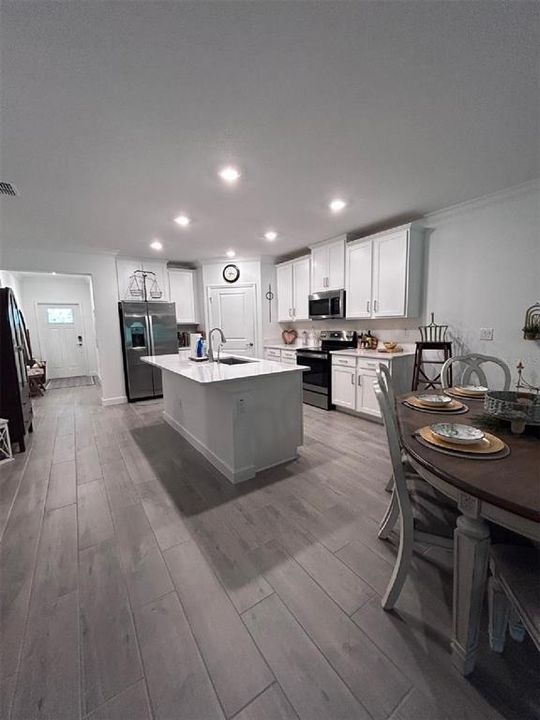 For Sale: $275,000 (2 beds, 2 baths, 1405 Square Feet)