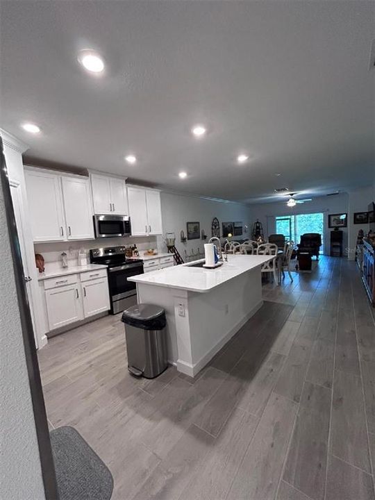 For Sale: $275,000 (2 beds, 2 baths, 1405 Square Feet)