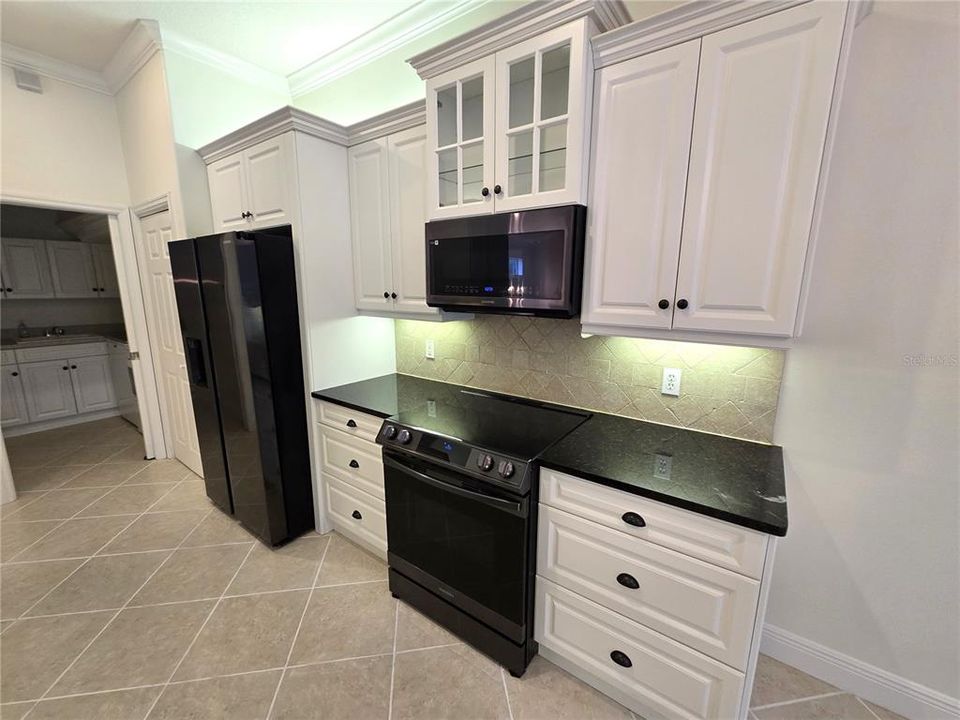 For Rent: $3,700 (2 beds, 2 baths, 1912 Square Feet)