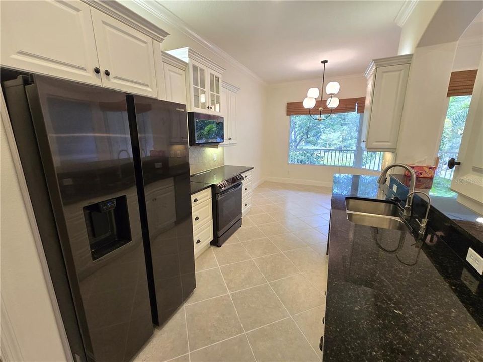 For Rent: $3,700 (2 beds, 2 baths, 1912 Square Feet)