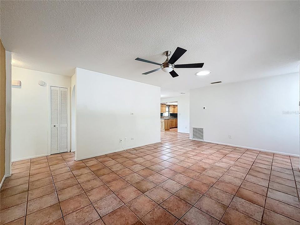 For Sale: $405,000 (3 beds, 2 baths, 1366 Square Feet)