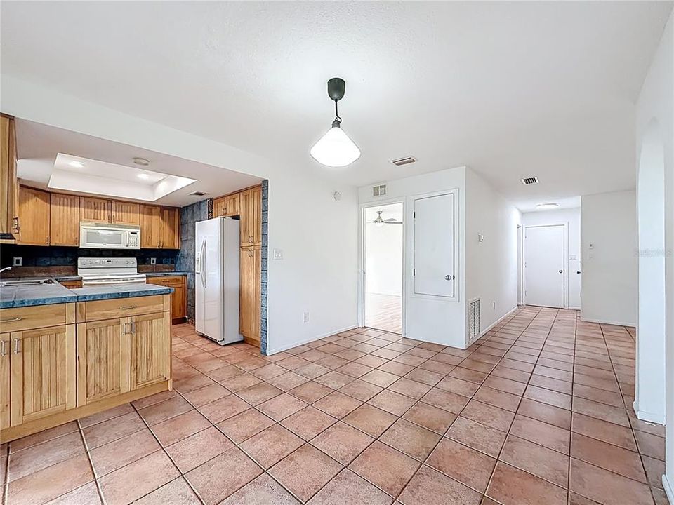 For Sale: $405,000 (3 beds, 2 baths, 1366 Square Feet)