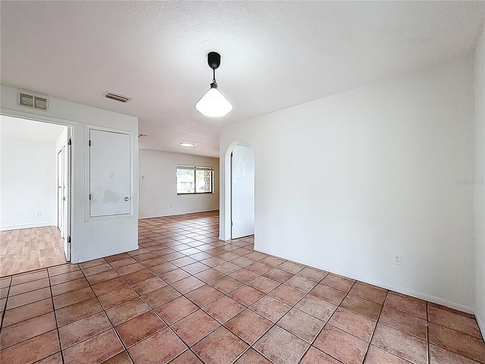 For Sale: $405,000 (3 beds, 2 baths, 1366 Square Feet)