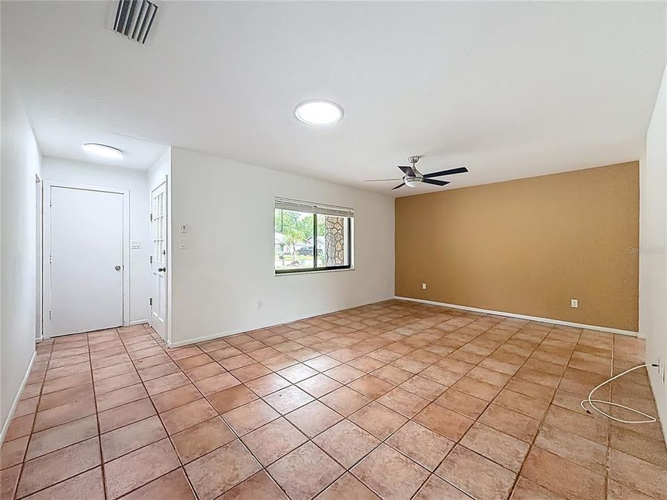 For Sale: $405,000 (3 beds, 2 baths, 1366 Square Feet)