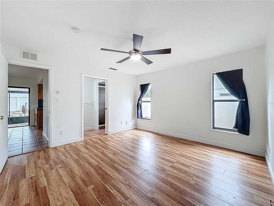 For Sale: $405,000 (3 beds, 2 baths, 1366 Square Feet)