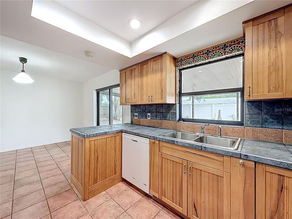 For Sale: $405,000 (3 beds, 2 baths, 1366 Square Feet)
