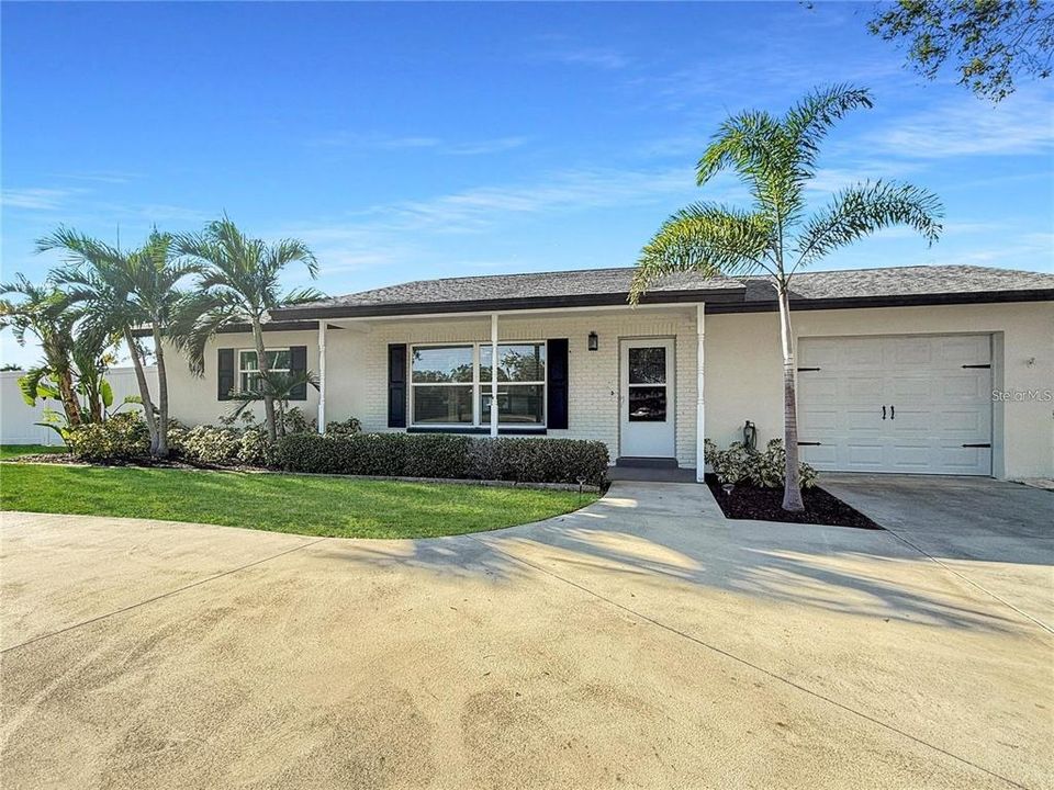 For Rent: $2,400 (2 beds, 1 baths, 1072 Square Feet)