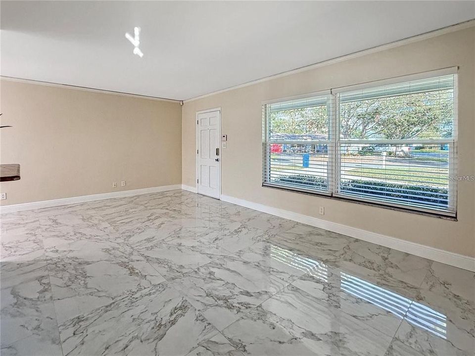 For Rent: $2,400 (2 beds, 1 baths, 1072 Square Feet)
