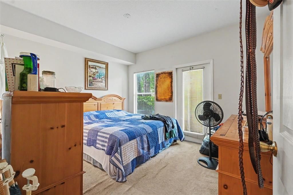 For Sale: $150,000 (1 beds, 1 baths, 734 Square Feet)