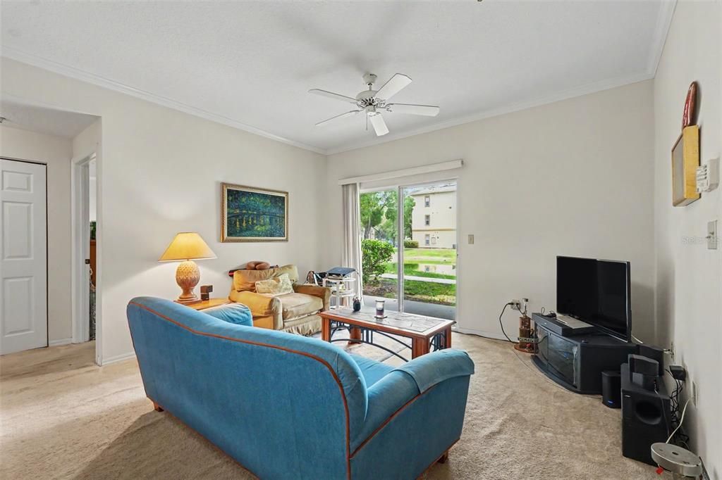 For Sale: $150,000 (1 beds, 1 baths, 734 Square Feet)
