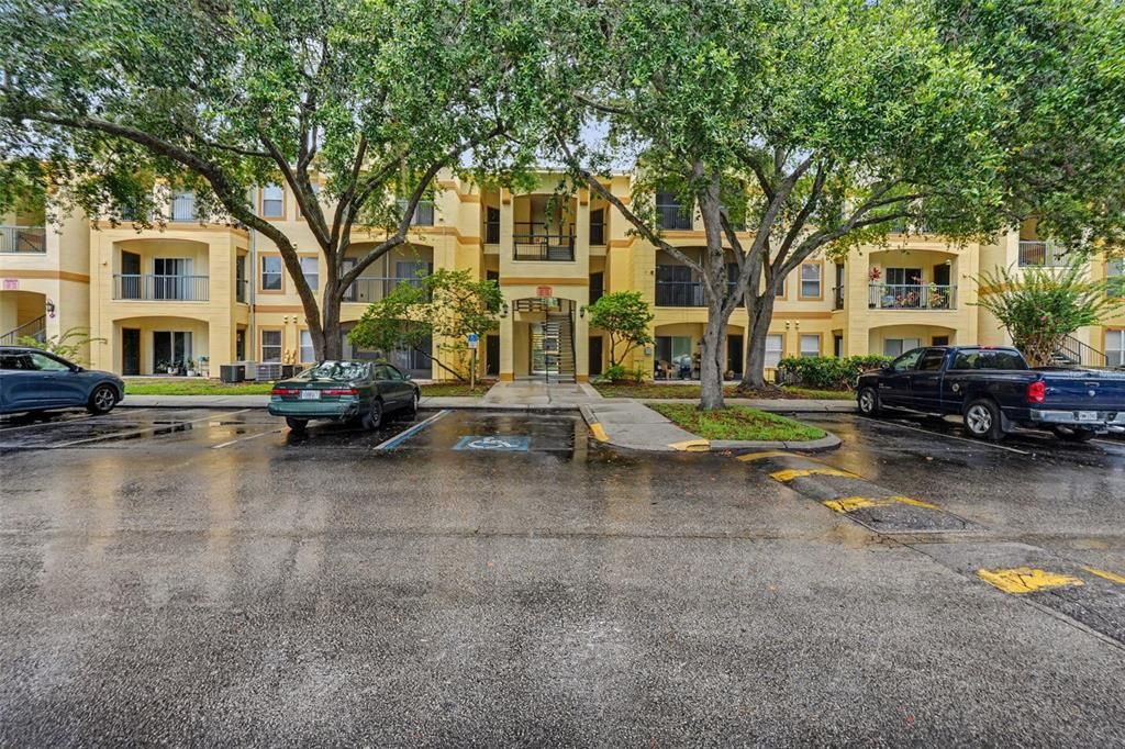 For Sale: $150,000 (1 beds, 1 baths, 734 Square Feet)