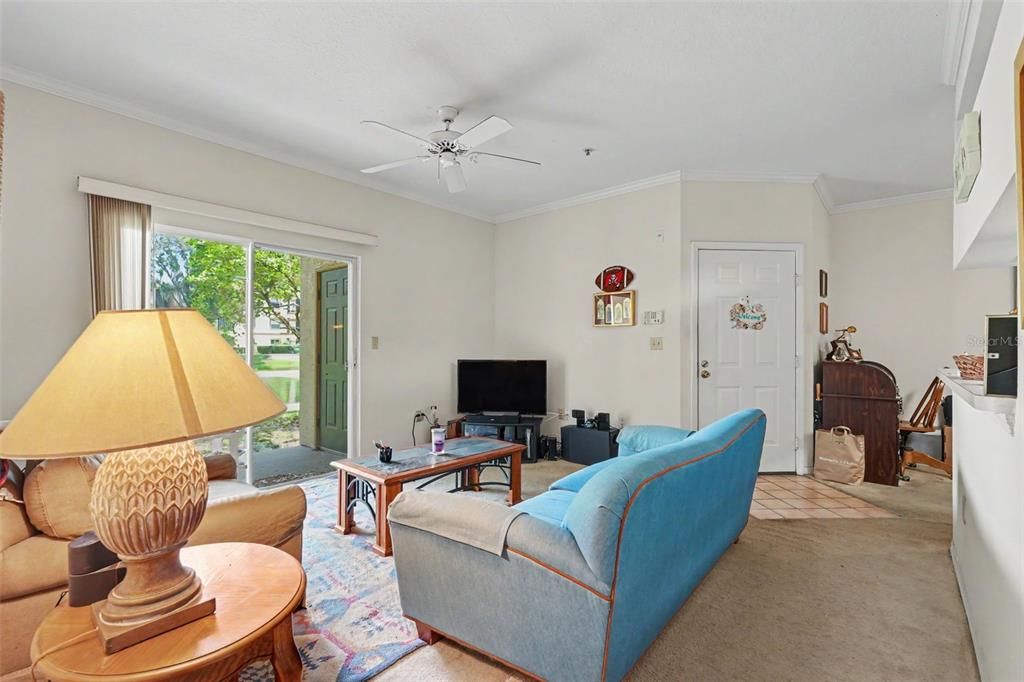 For Sale: $150,000 (1 beds, 1 baths, 734 Square Feet)