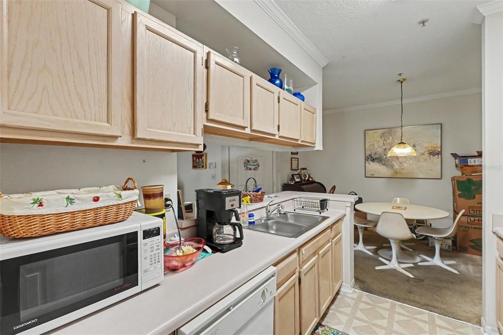 For Sale: $150,000 (1 beds, 1 baths, 734 Square Feet)